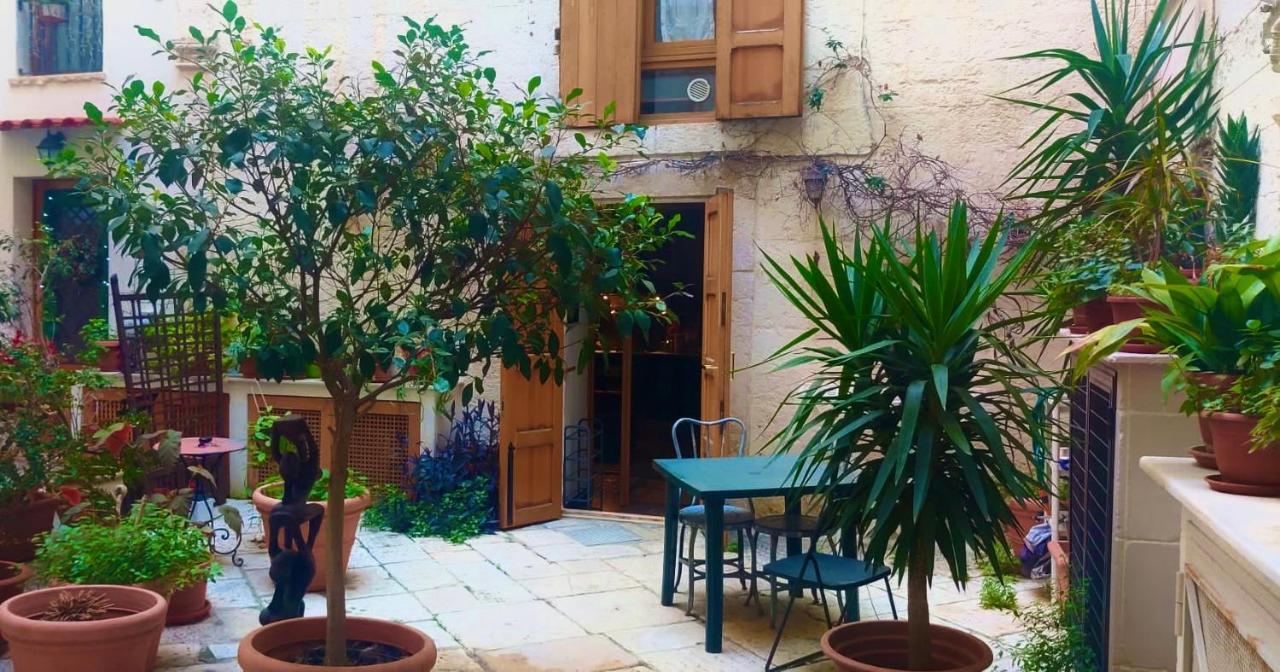 Traditional Apartment In Old City Bari Buitenkant foto
