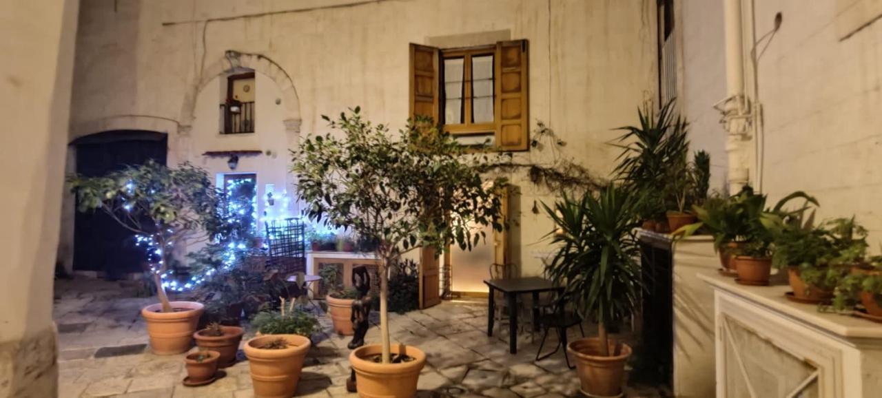 Traditional Apartment In Old City Bari Buitenkant foto